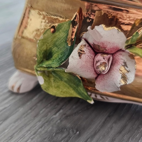 Vintage Gorgeous Hard To Find Gold and Floral Trinket Box Made In Italy - Picture 9 of 14